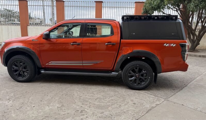 
								2023 Isuzu D-MAX Kipchoge Edition full									