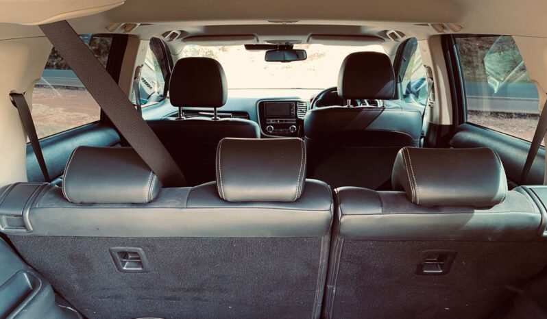 
								2018 Mitsubishi Outlander PHEV full									