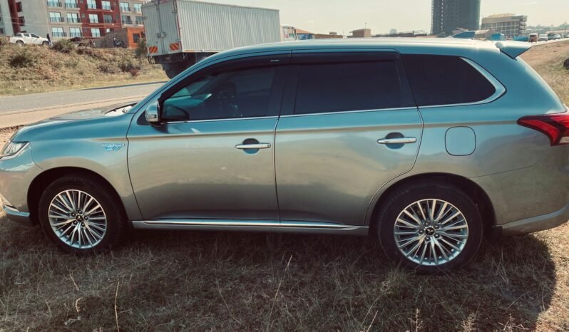 
								2018 Mitsubishi Outlander PHEV full									