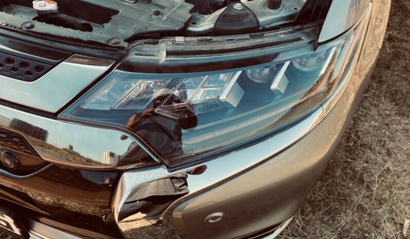 
								2018 Mitsubishi Outlander PHEV full									