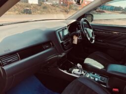 
										2018 Mitsubishi Outlander PHEV full									