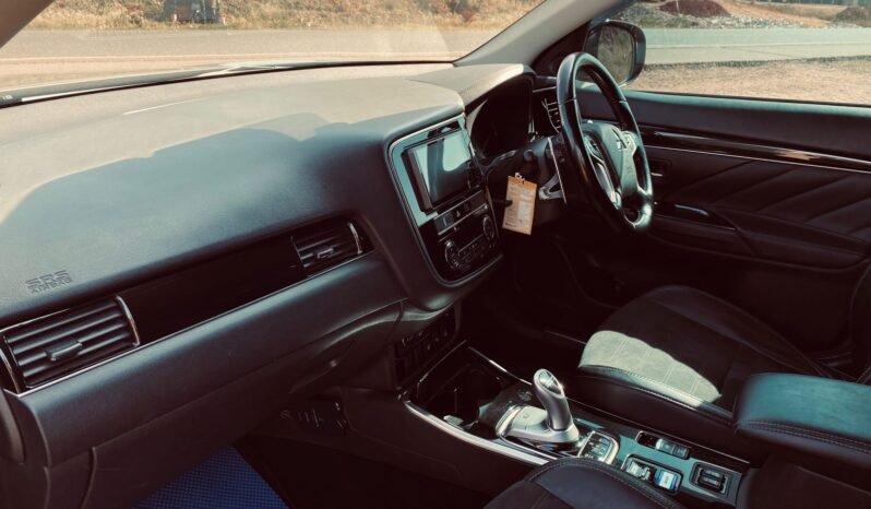 
								2018 Mitsubishi Outlander PHEV full									