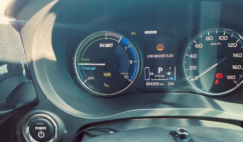 
								2018 Mitsubishi Outlander PHEV full									