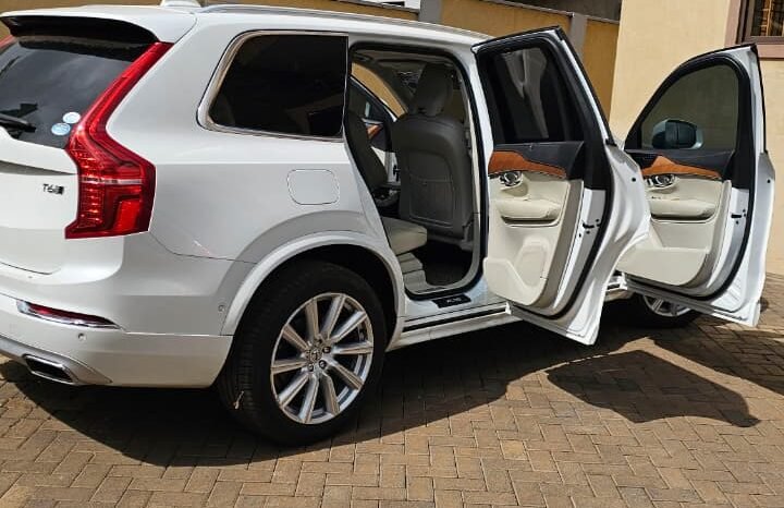 
								Volvo XC90 T6 full									