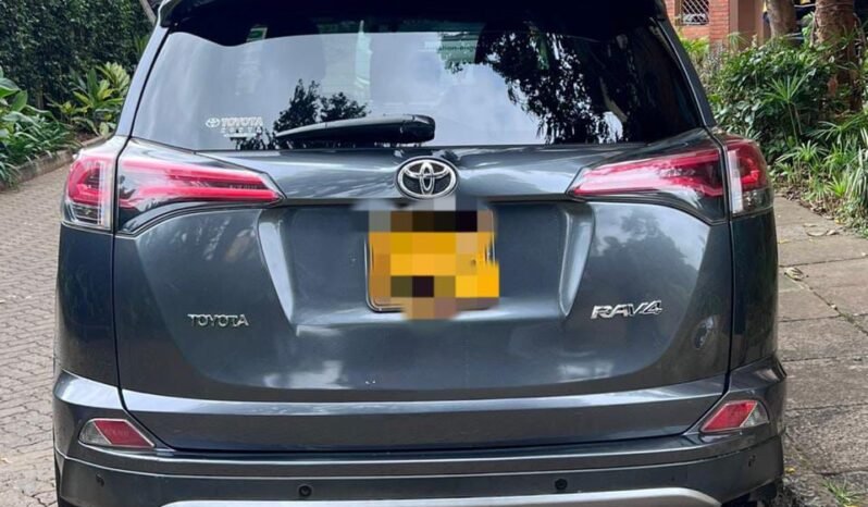 
								Toyota RAV4 2018 full									