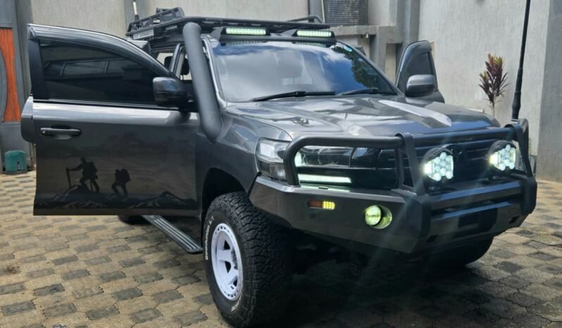 
								Toyota Land Cruiser V8 Diesel 2018 full									