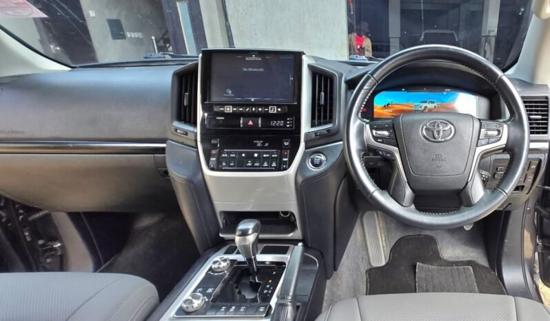 
								Toyota Land Cruiser V8 Diesel 2018 full									