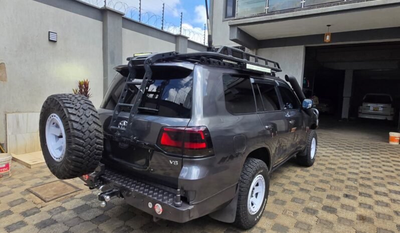 
								Toyota Land Cruiser V8 Diesel 2018 full									