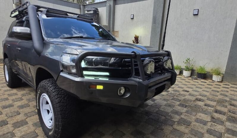 
								Toyota Land Cruiser V8 Diesel 2018 full									