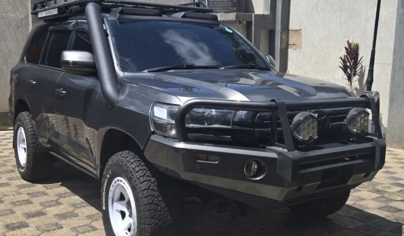 
								Toyota Land Cruiser V8 Diesel 2018 full									