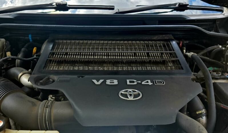 
								Toyota Land Cruiser V8 Diesel 2018 full									