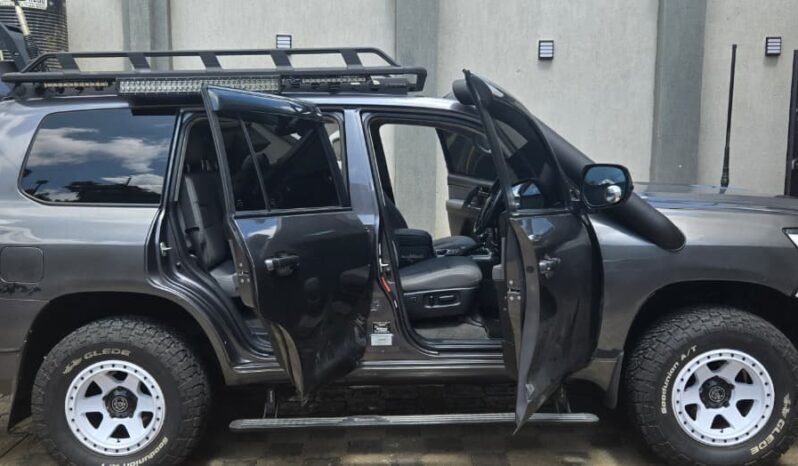 
								Toyota Land Cruiser V8 Diesel 2018 full									